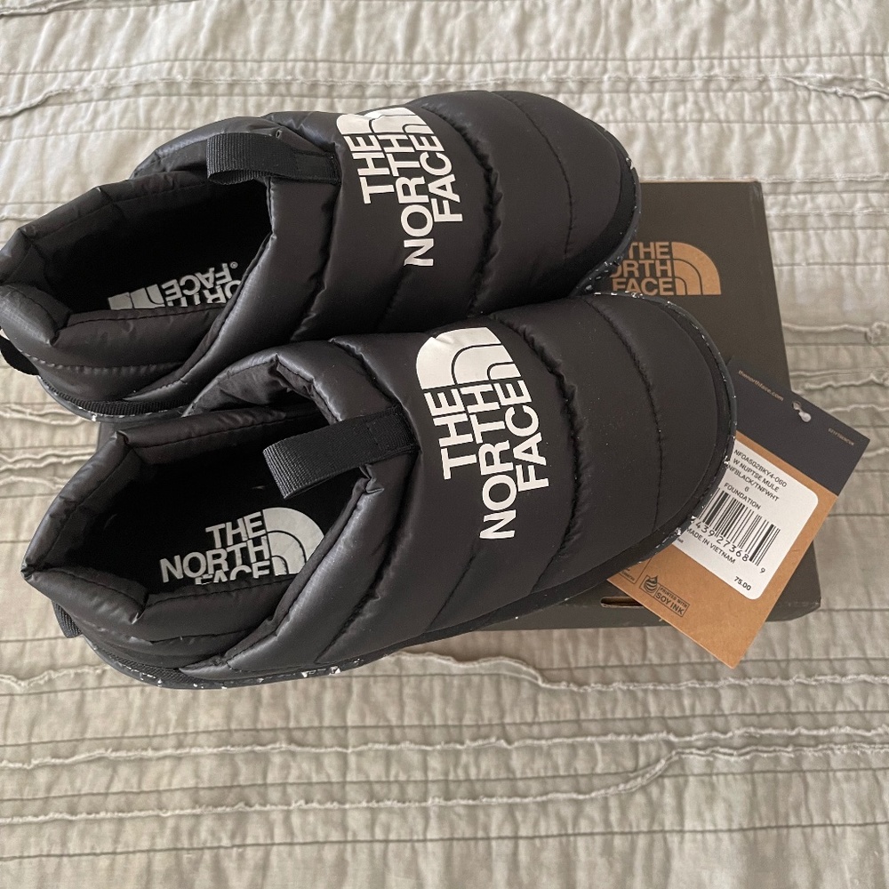 The North face slippers